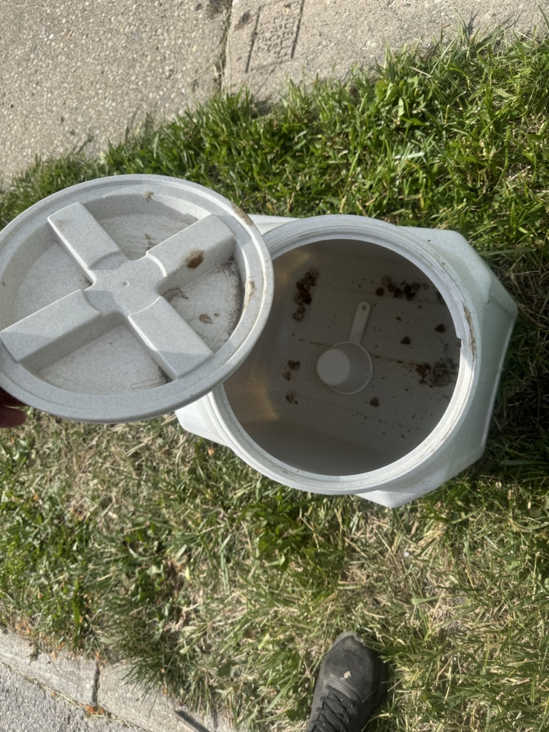 FREE dog food holder w/scooper