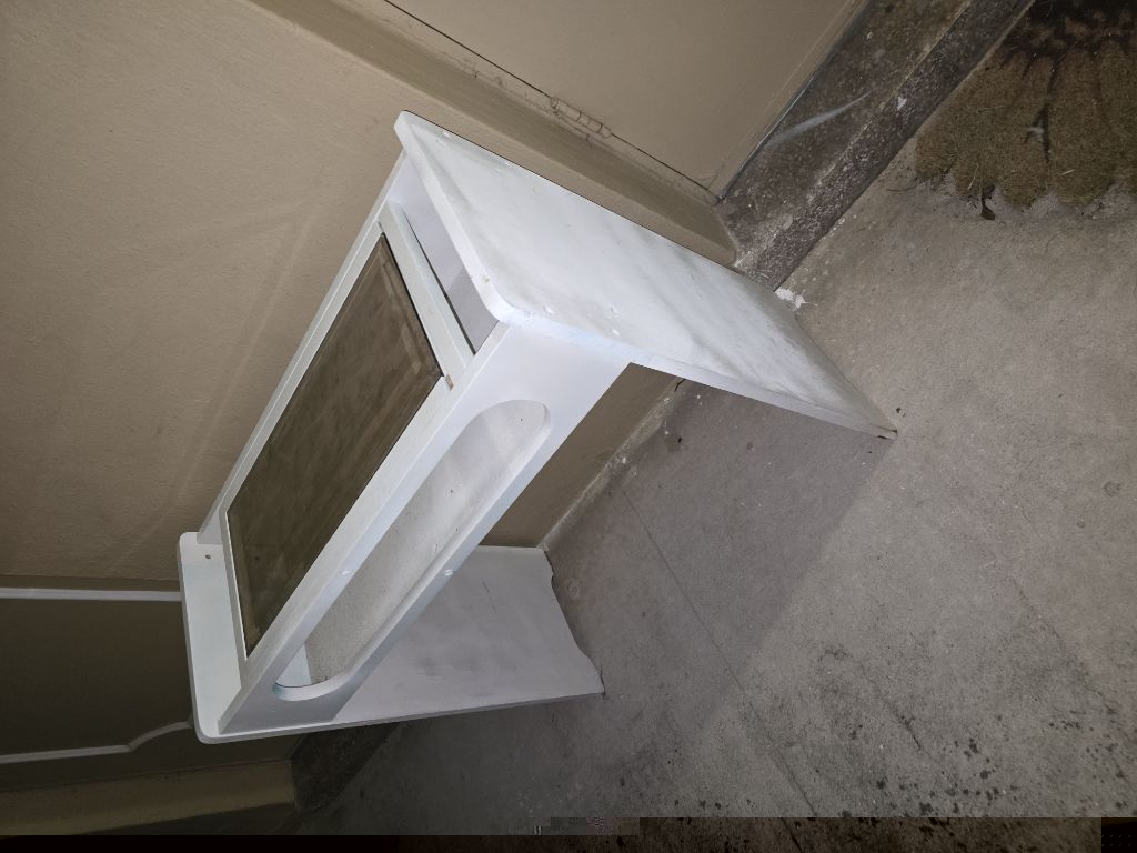 Free Small Vanity or Entry Way Table