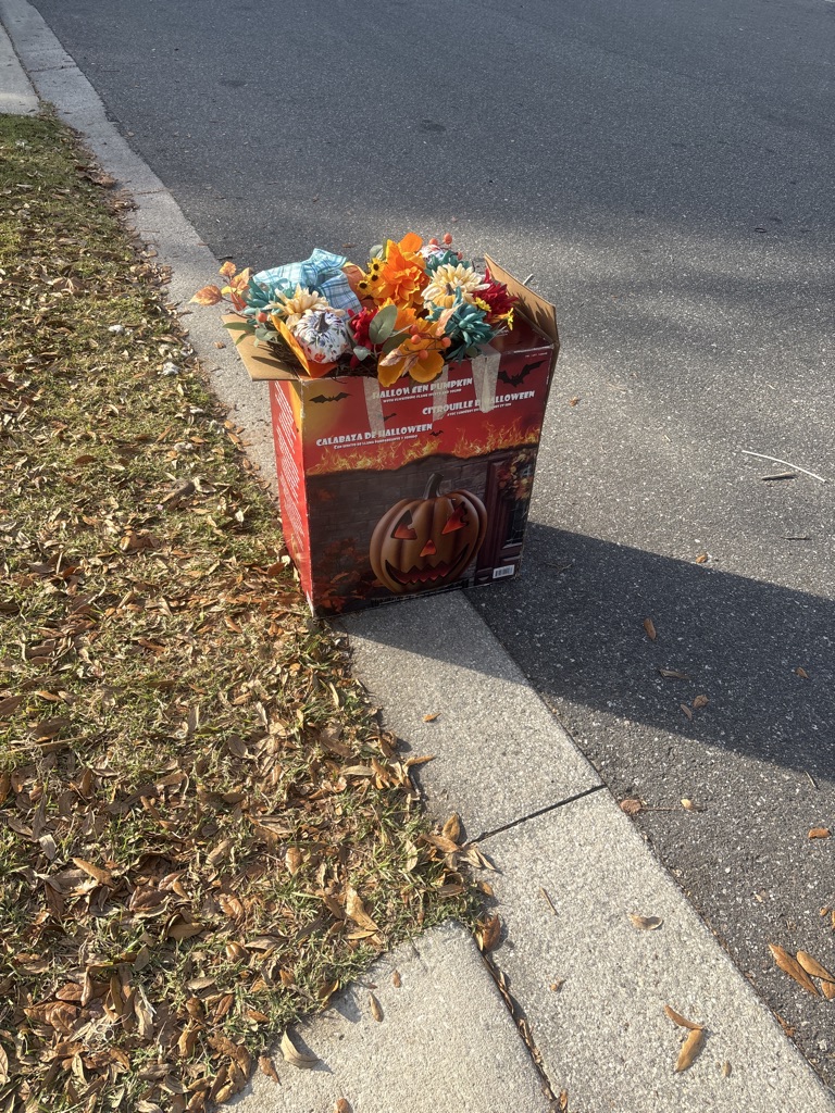 Free Halloween light up pumpkin and fall decor