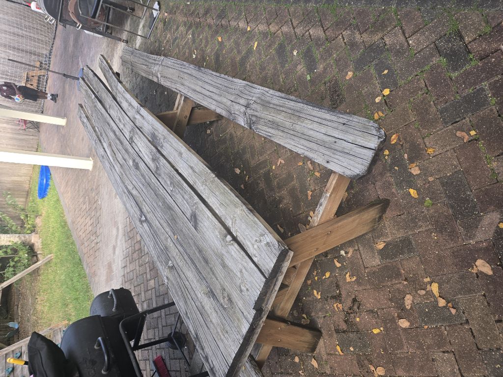 Free Picnic table