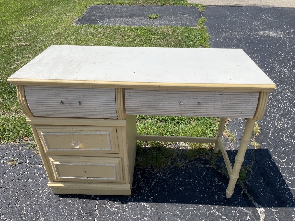 Free desk