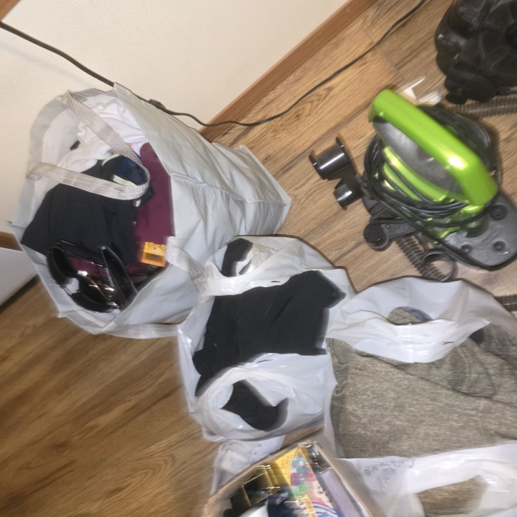 Free stuff - Means and Women's Sweatshirts & Assorted Items *Porch Pickup in North Marysville** Must take all
