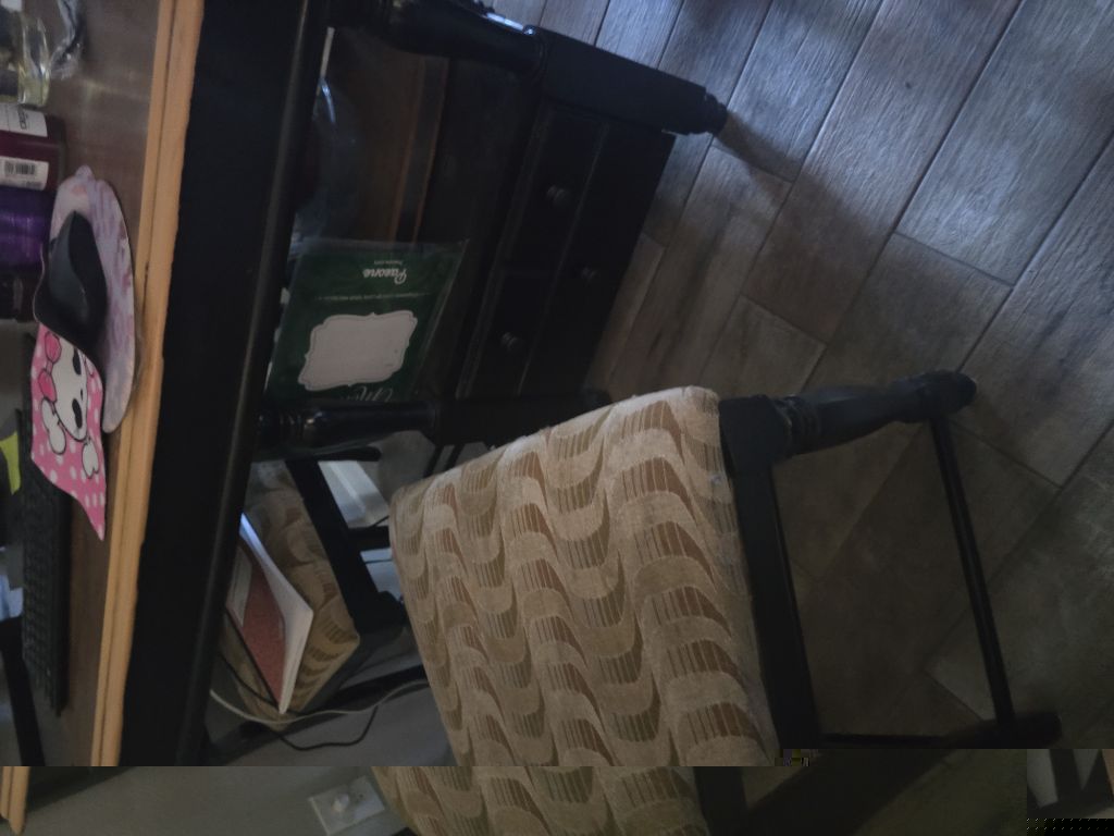 Free 8 seat table with hidden extension