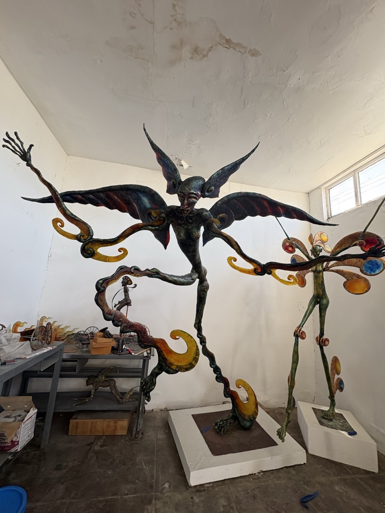 Free AMAZING gorgeous sculpture