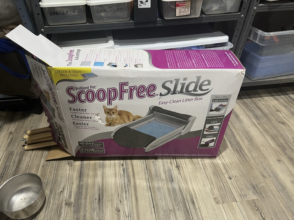 Free Scoop free slide litter box