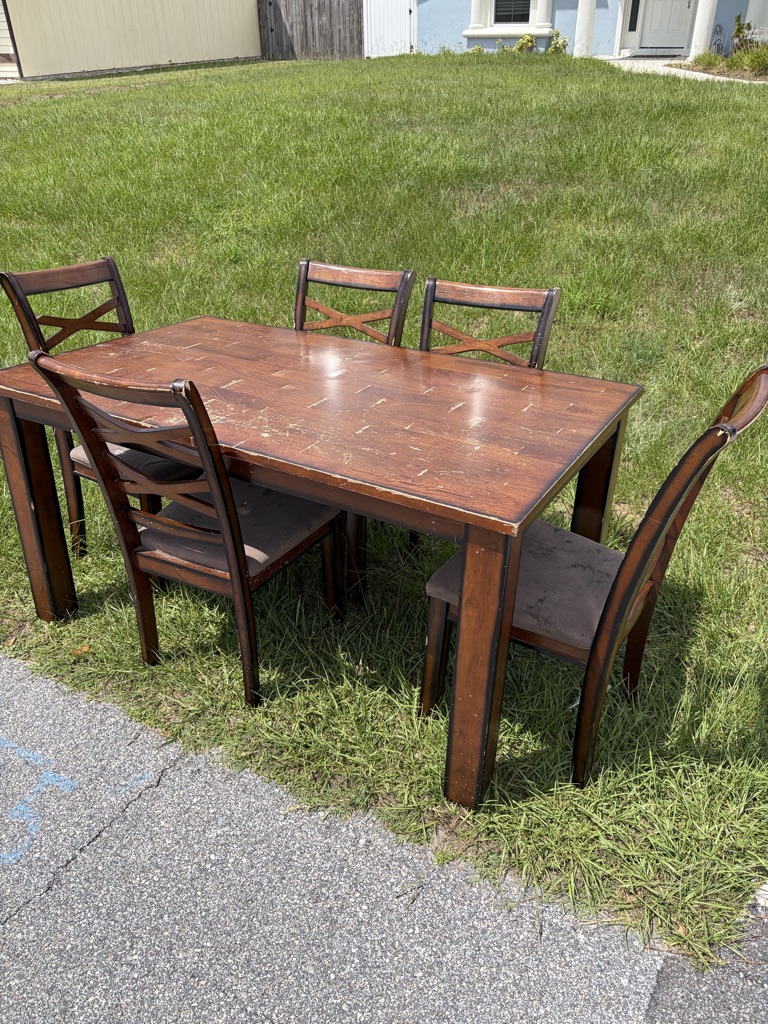 Free Dinning Table