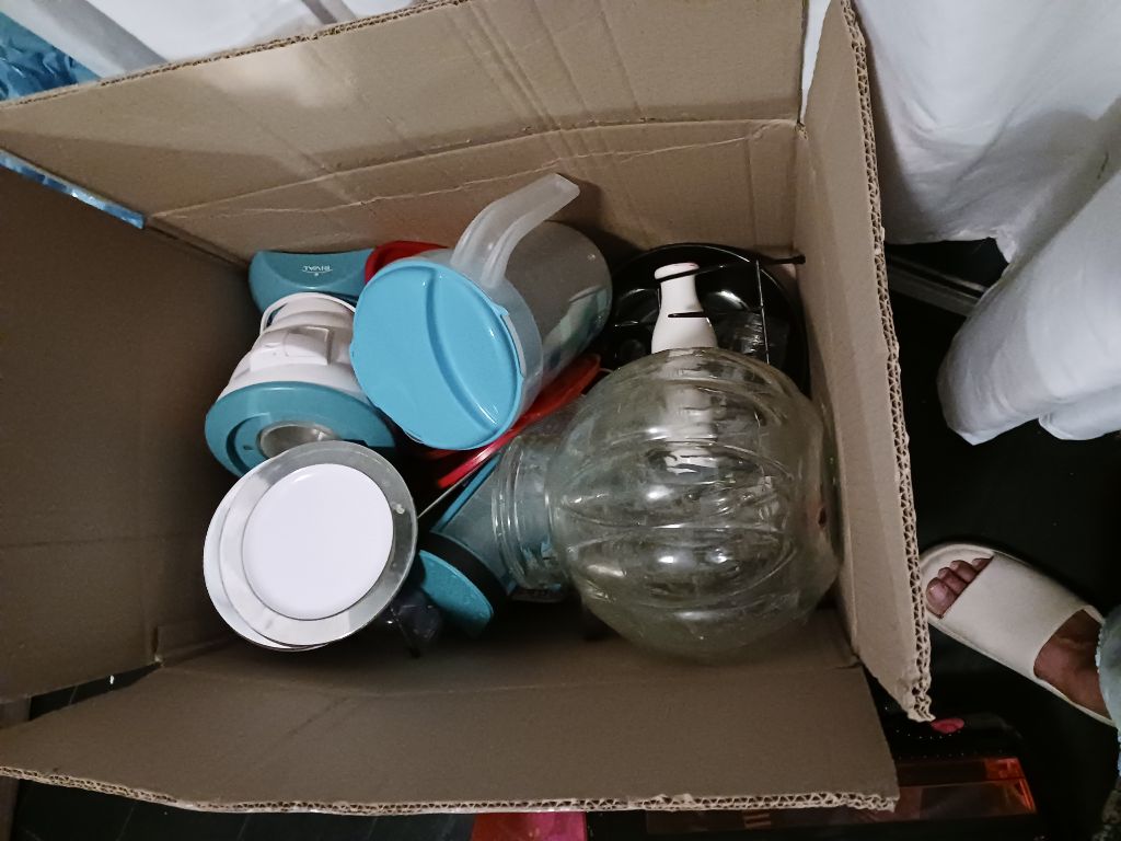 Free A box of dishes