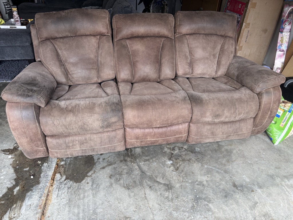 Free!!! Brown recliner couch