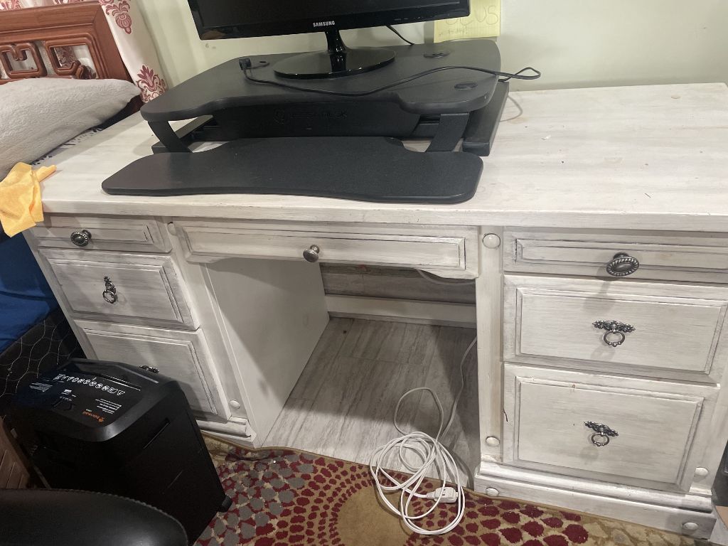 Free Large white desk