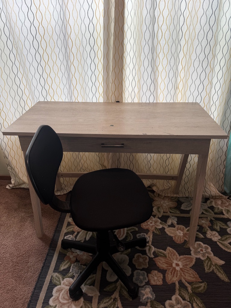 Free Desk & chair