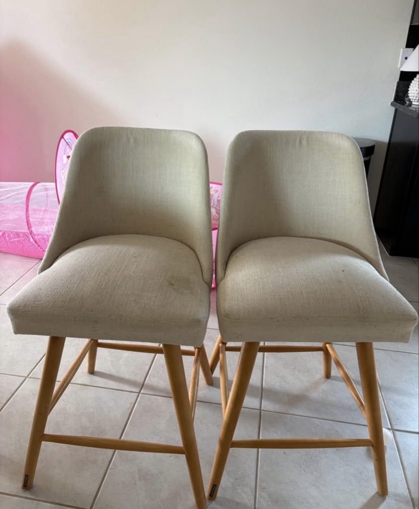 Free bar stools