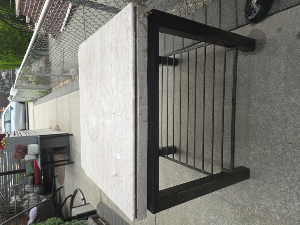 Free 🆓 FREE Patio Side Table – First Come, First Served!