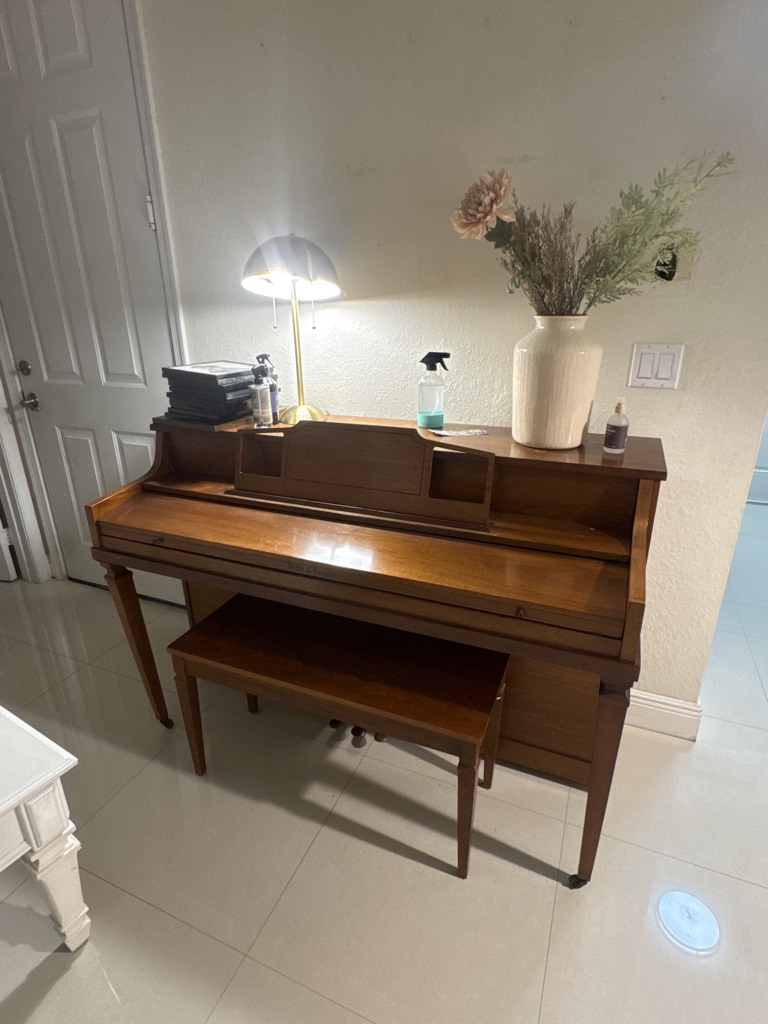 Free upright Piano Rohler & Campbell.