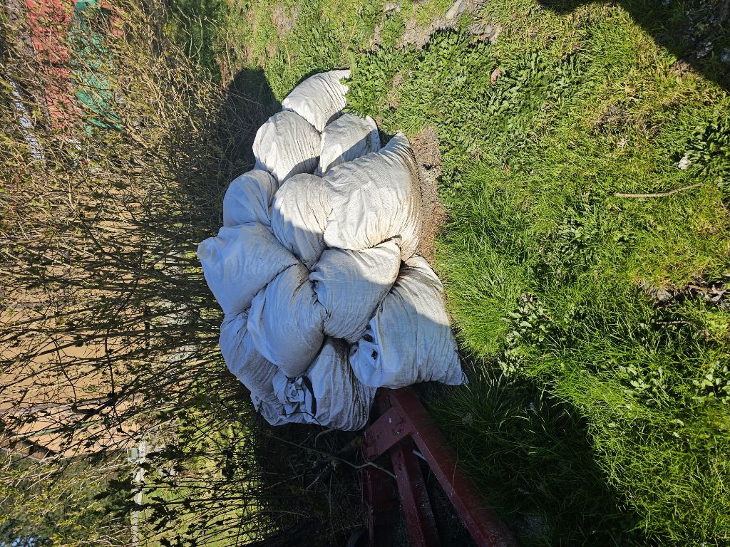 Free Organic aged chicken manure