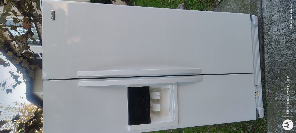 Free side by side refrigerator