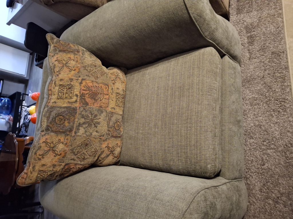 Free Large single person sofa chair.