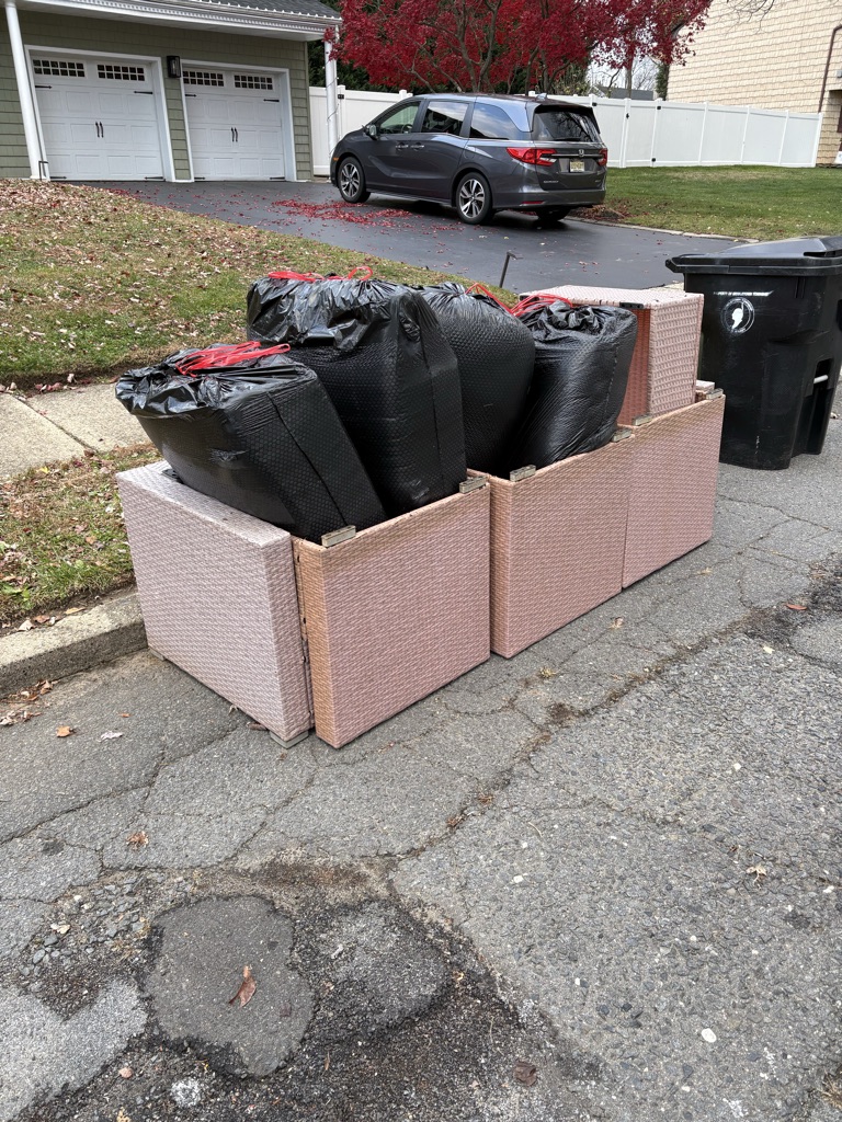 Free At Curb Now - Schelly Dr, Middletown, Nj