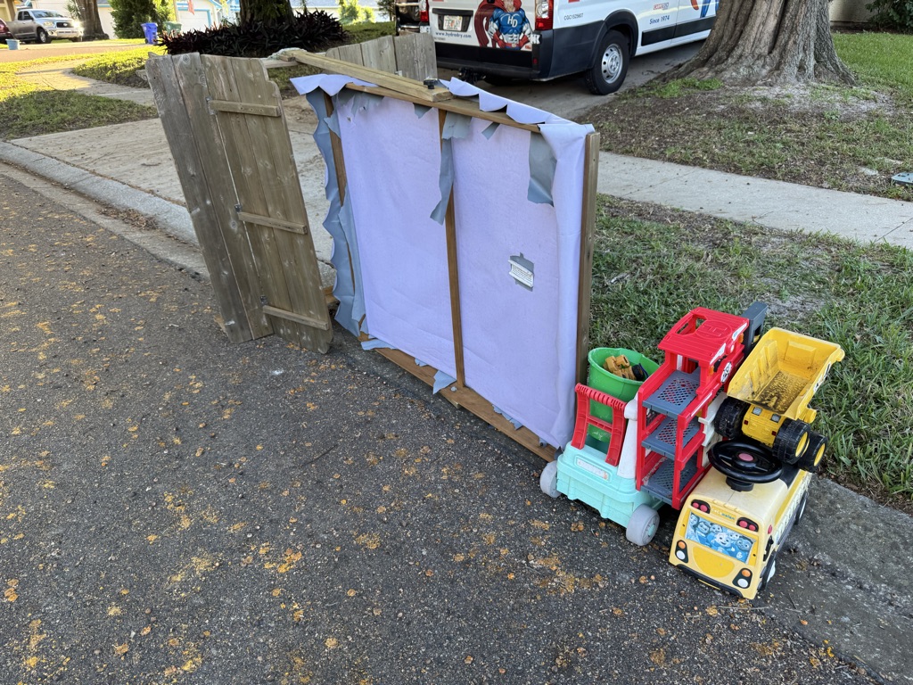 Free outdoor sandbox & play toys