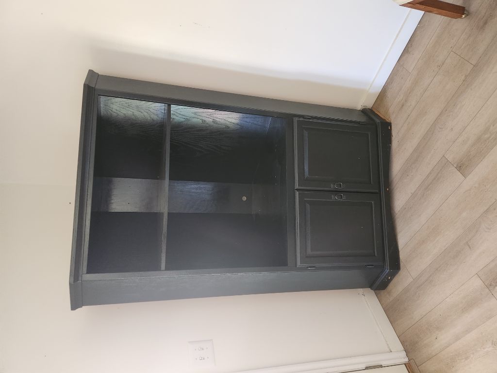 Free corner TV stand