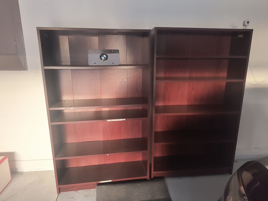 Free Bookshelves like new adjustable shelf height