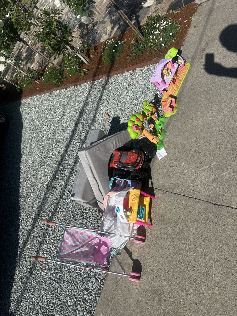 Free Toys boys and girls they are outside