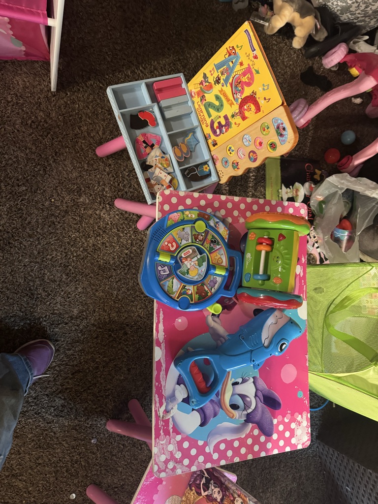 Free Minnie Mouse table ,chairs, toy organizer & other misc items