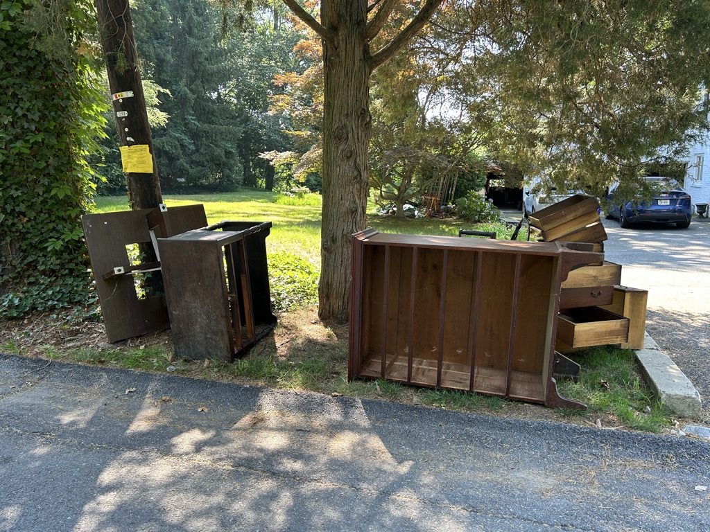 Free Vintage dresser & tables