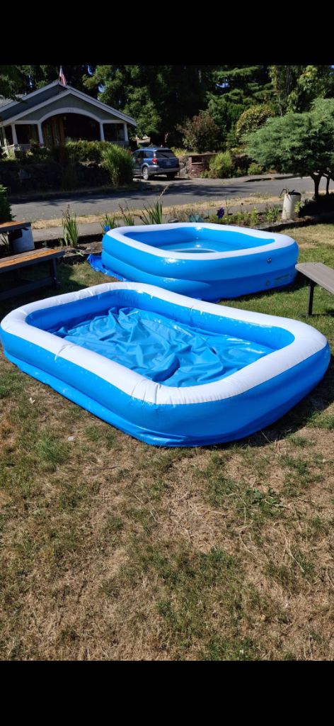 Free Inflatable swimming pool