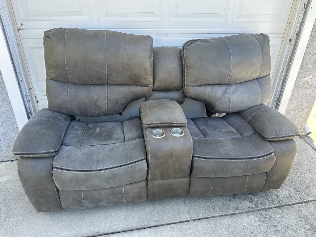 FREE ELECTRIC DOUBLE RECLINER