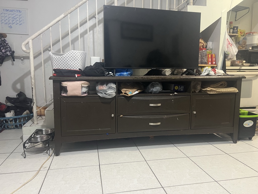 Free Está mesa en buenas Condiciones Gratis