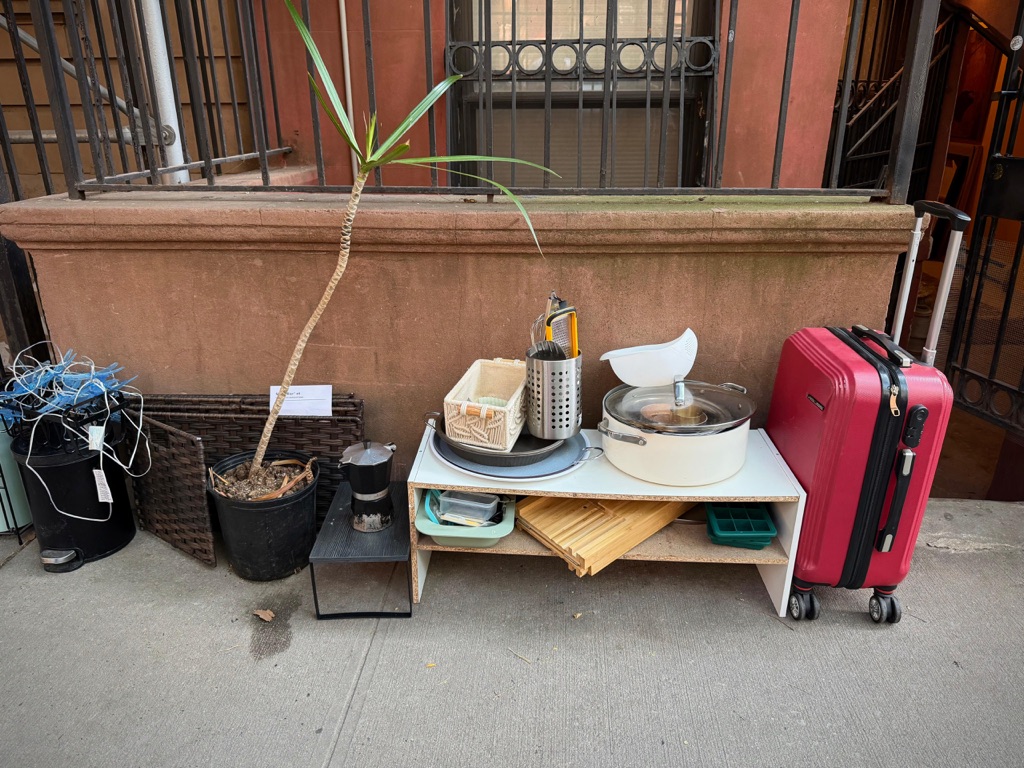 Free Mini garage giveaway (move out), multiple items
