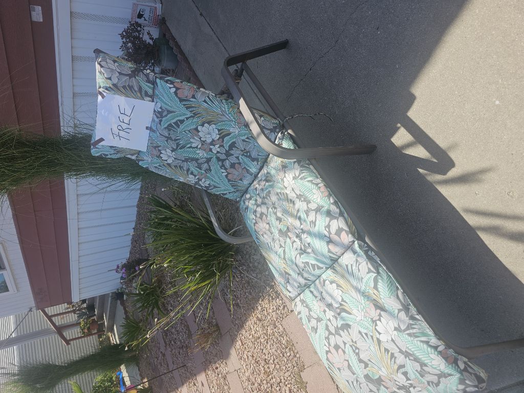 Free Lounge chair