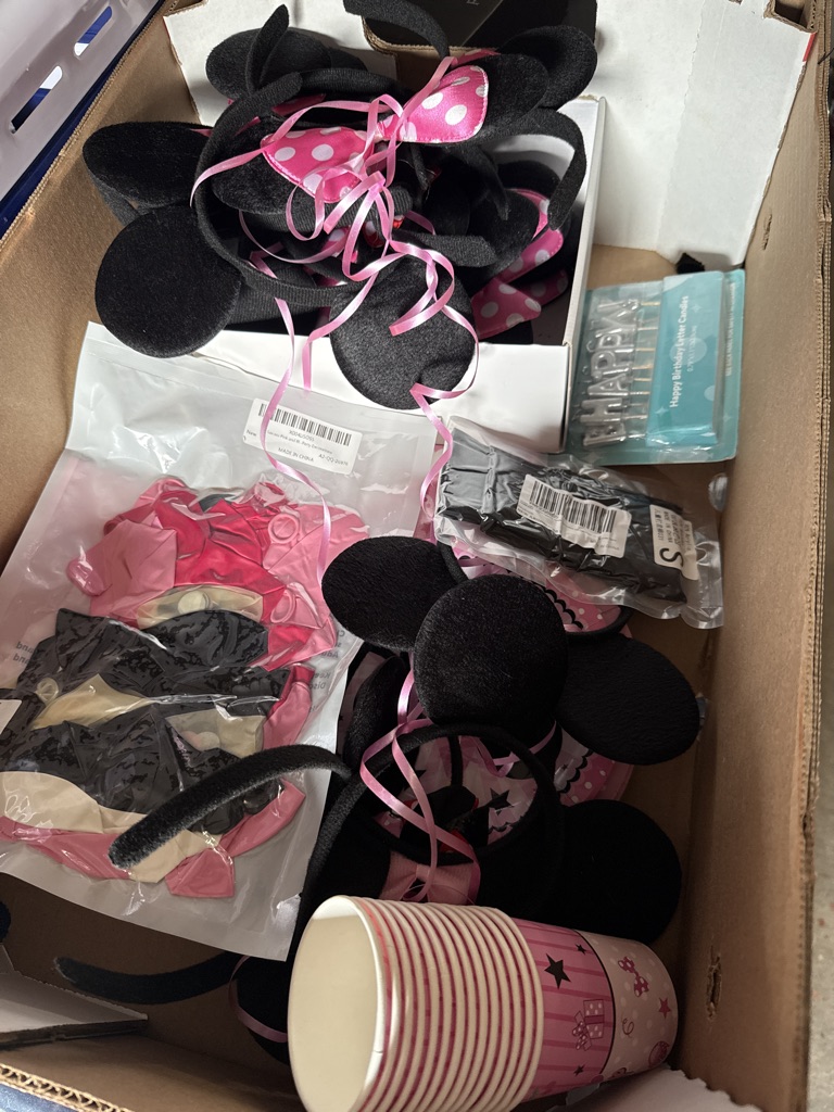 Free Mini mouse party stuff