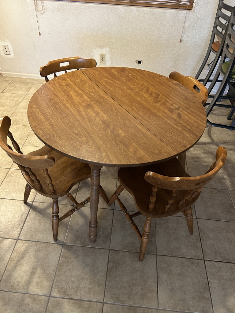 Free Adjustable table with chairs