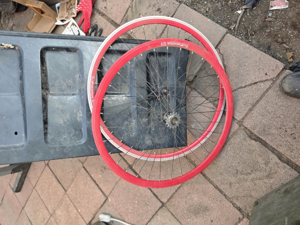 Free 700c wheel set