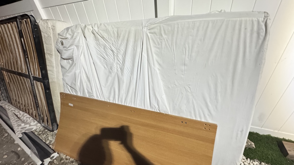 Free 2x Free Queen Mattress+ bed