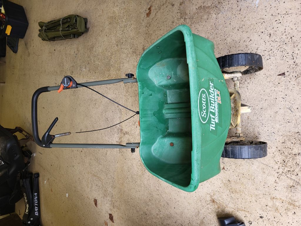 Free Fertilizer spreader