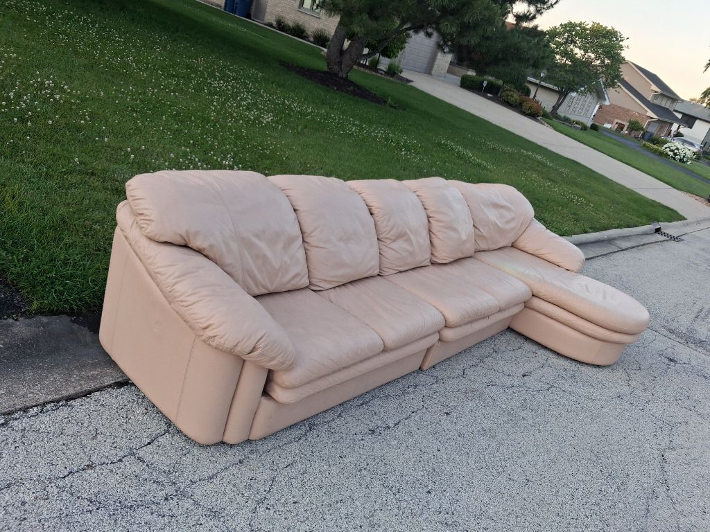 Free Comfortable plether sectional