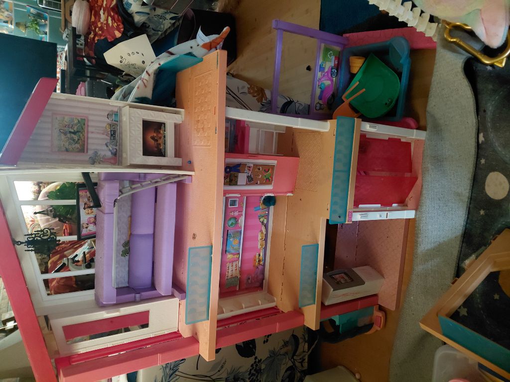Free doll house