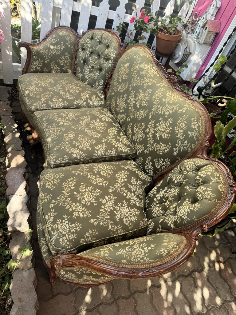 FREE VINTAGE COUCH!