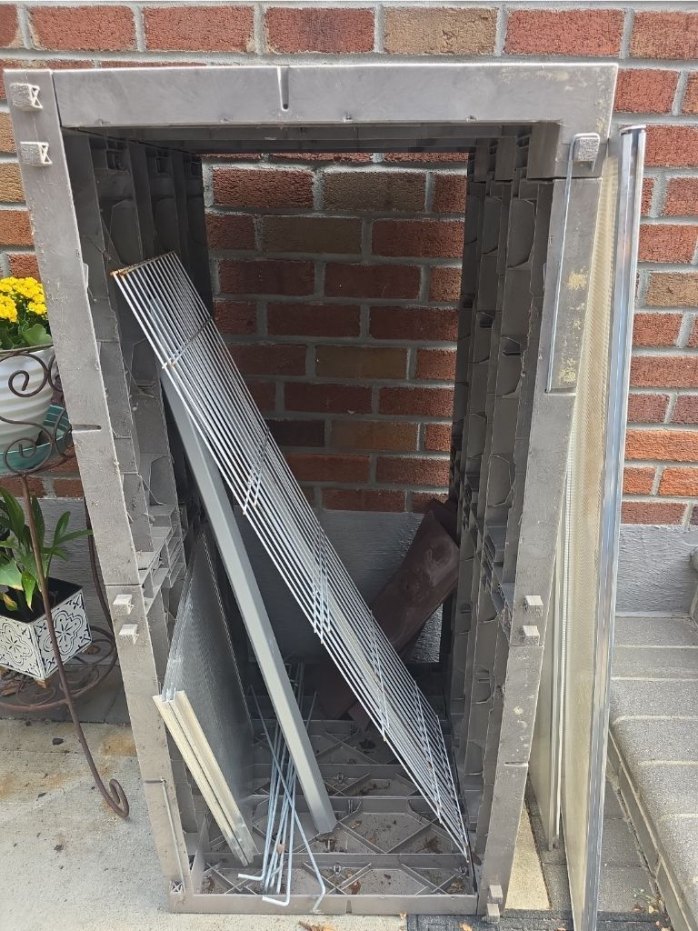 Free 🆓 FREE Plant Greenhouse / Plant Shelf