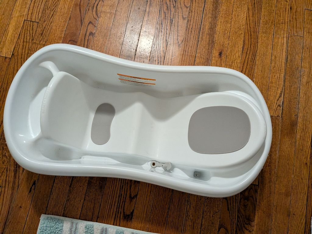 Free Bath tub for infants