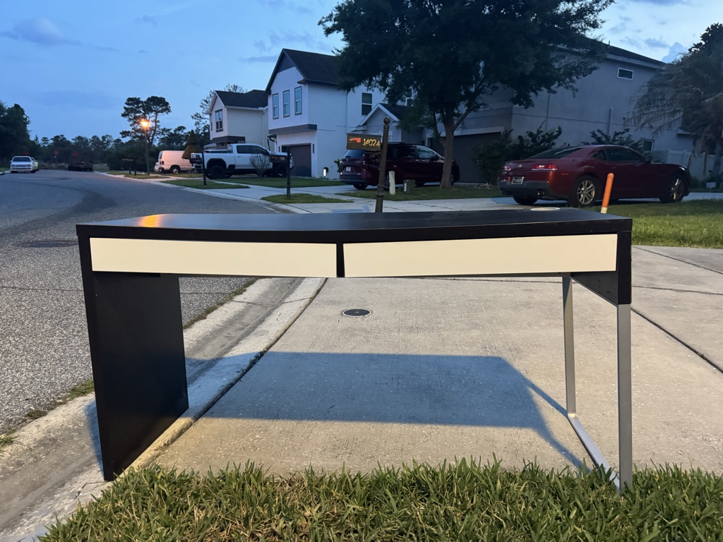 Free Desk