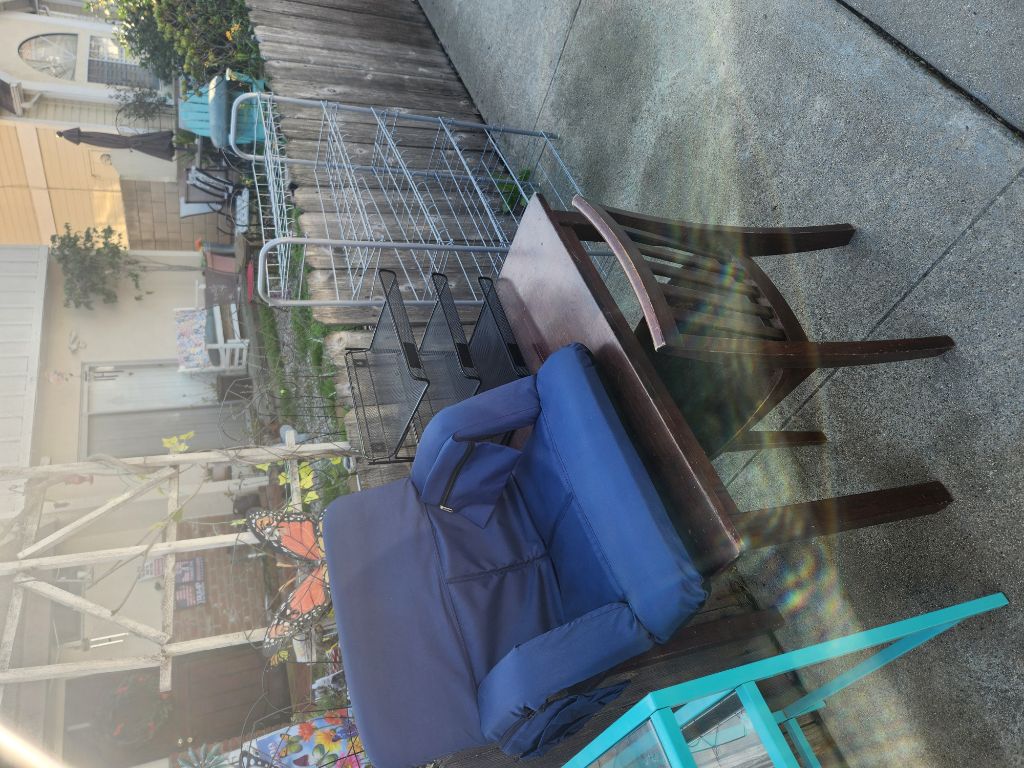 FREE. 2200 blk Pullman lane REDONDO BEACH ( RIGHT SIDE of 1 way street)