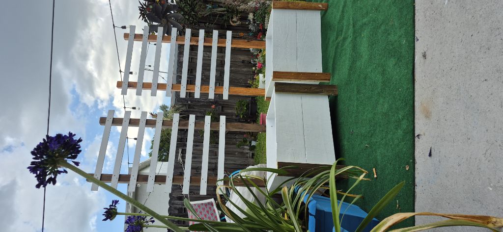 Free Handmade Planter Boxes with Trellis