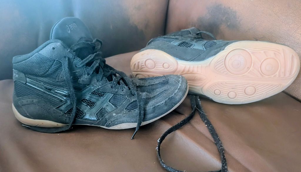 Free Asics wrestling shoes size 12