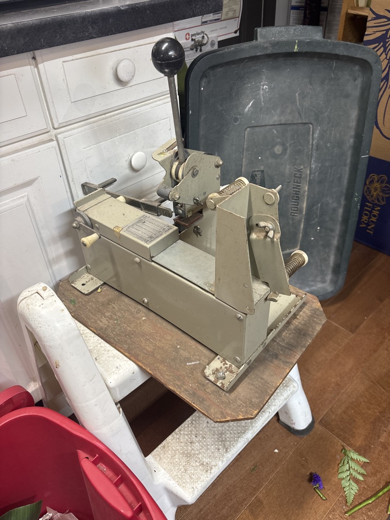 Free Vintage bow maker