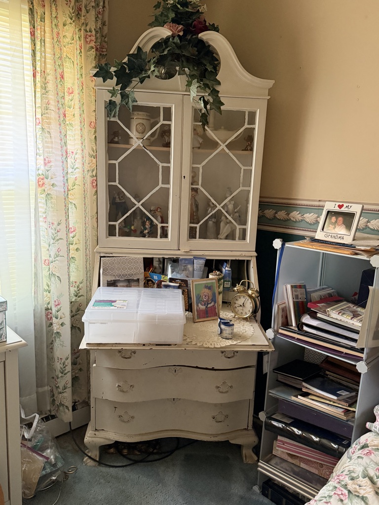 Free dresser with organizer
