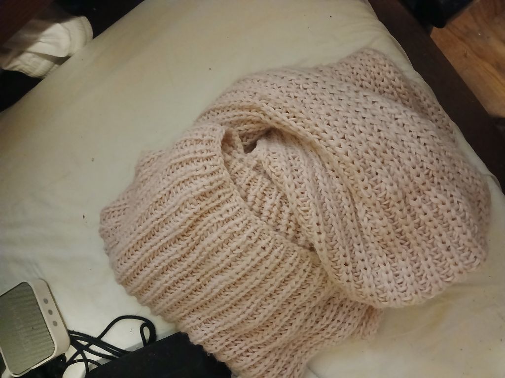 Free Pink knitted scarf