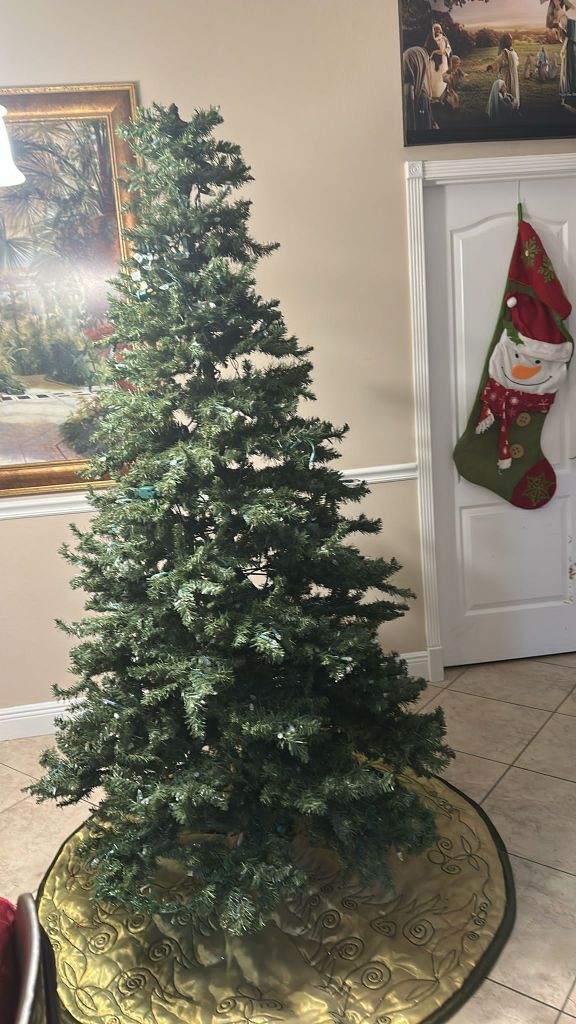 Free 7ft Christmas tree